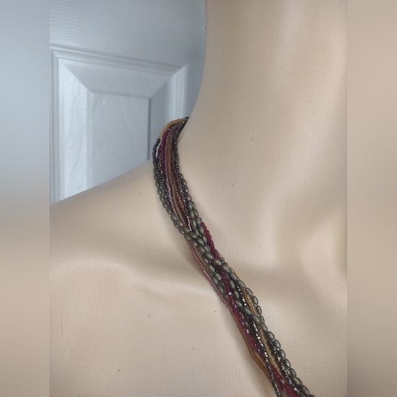 Women's beaded pendant necklace - Picture 3 of 5